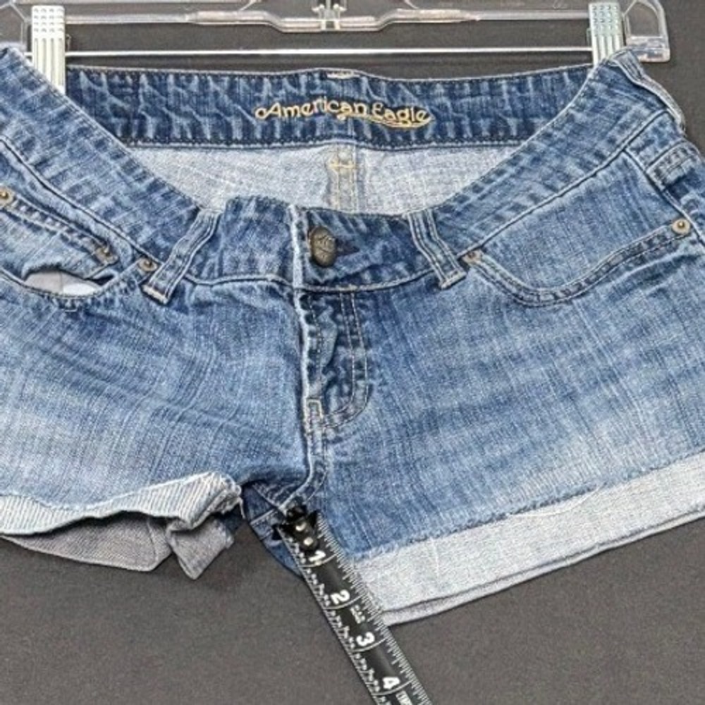 American Eagle Denim Cuffed Shorts Medium Wash Low Rise Size 6 - Picture 7 of 7